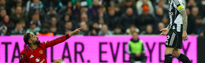 cf直播-2-1！7.2亿豪门11打10 却惨遭绝杀 11轮不败终结 创95年耻辱纪录|纽卡斯尔|曼联|埃迪·豪|巴塞罗那|切尔西_新浪体育_新浪新闻