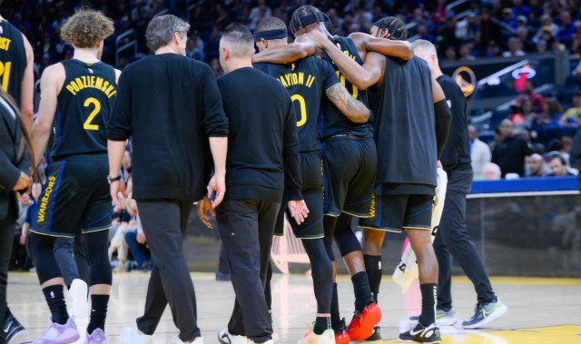 英雄联盟直播-巴特勒受伤后2连败！5投全中后因伤退赛，4分6犯规，库里太难了